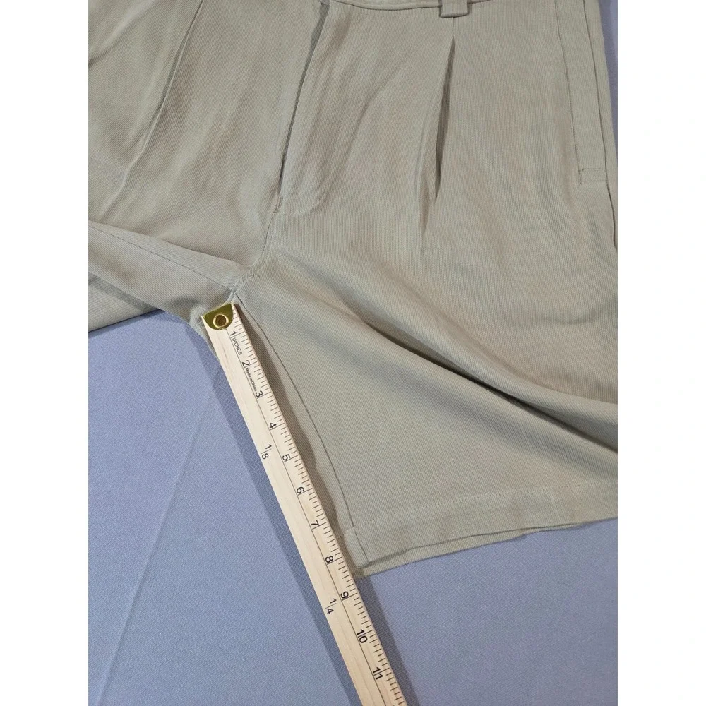 Tommy Bahama Shorts Mens 32 Beige 100% Silk Pleated Dress Tropical Old Money